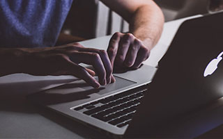 曼联队长发威，率领球队取得胜利